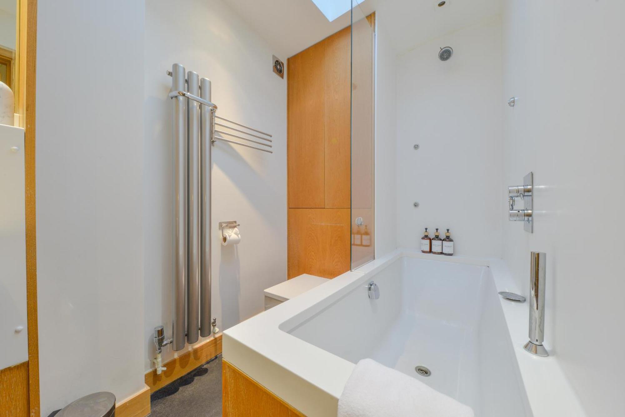 Central Two Bedroom Apartments St Albans By Central Stays Short Lets & Serviced Accommodation With Free Parking Номер фото